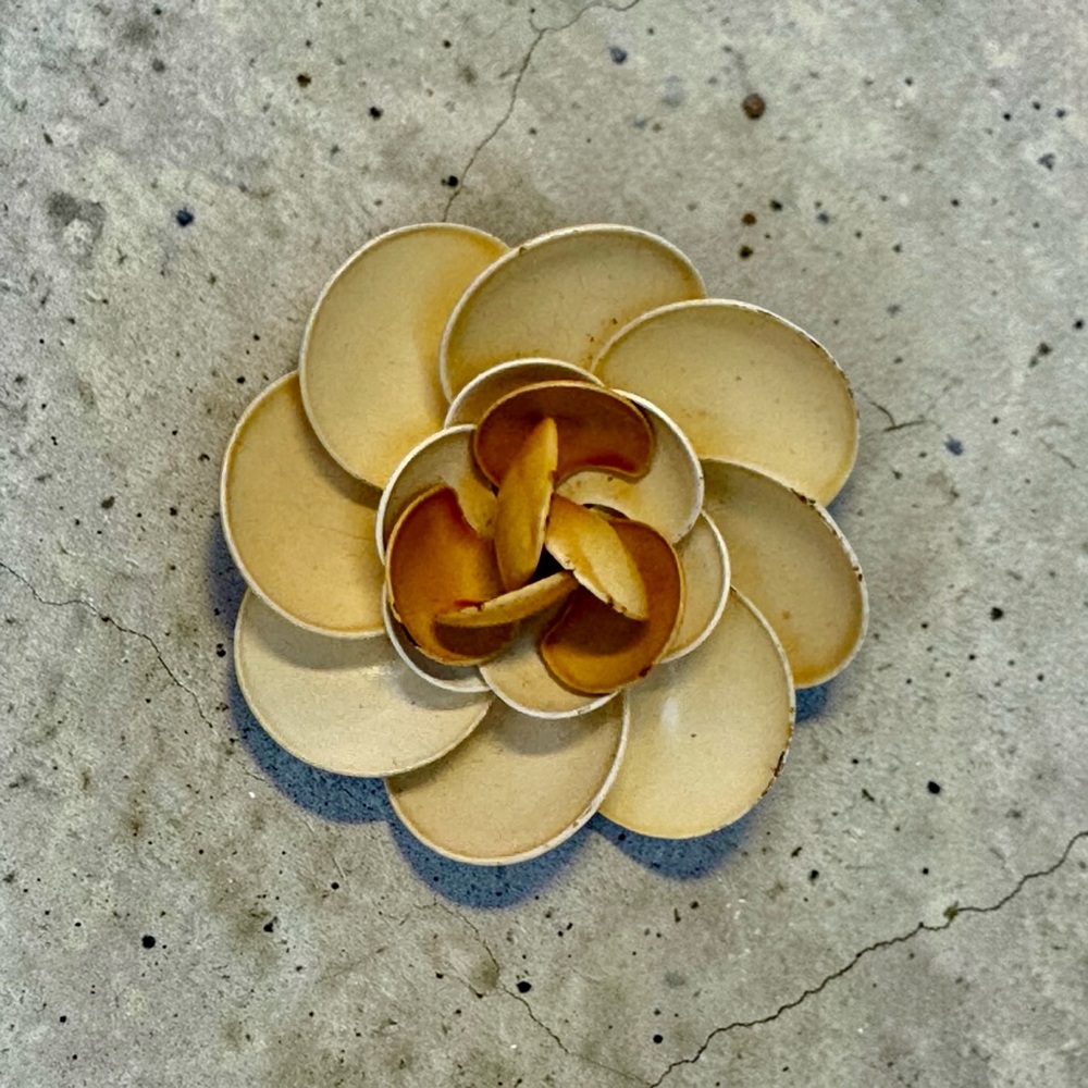Vintage Carmel and Beige enameled Flower brooch